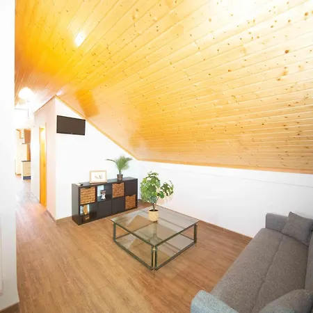 Santa Barbara Apartment *